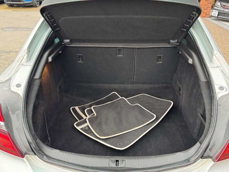VAUXHALL INSIGNIA
