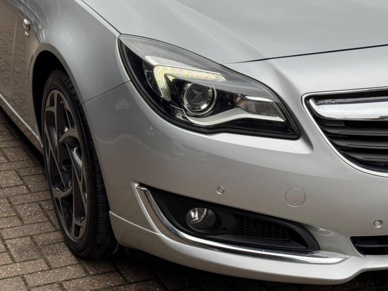VAUXHALL INSIGNIA